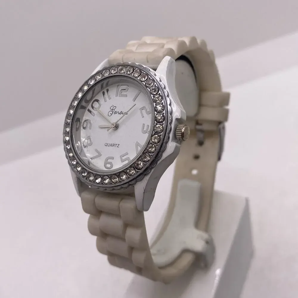 Womens White Rubber Fashion Quartz Watch New Battery